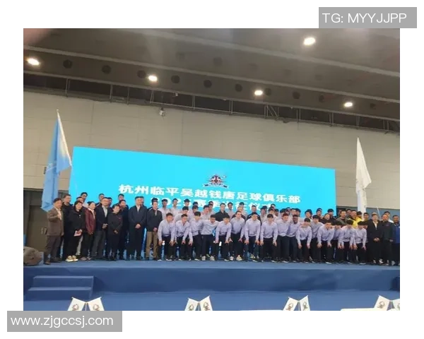 杭州足球队的拼搏历程与杯赛荣耀的背后故事 杭州足球队的拼搏历程与杯赛荣耀的背后故事