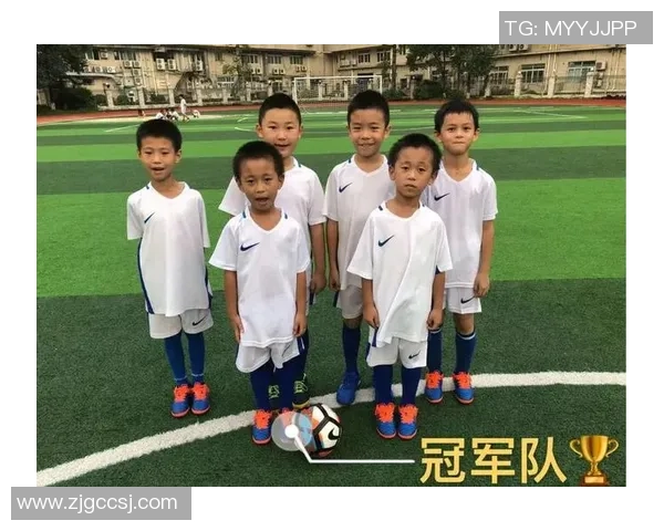 上海足球队的奋斗历程与冠军赛荣耀背后的故事揭秘