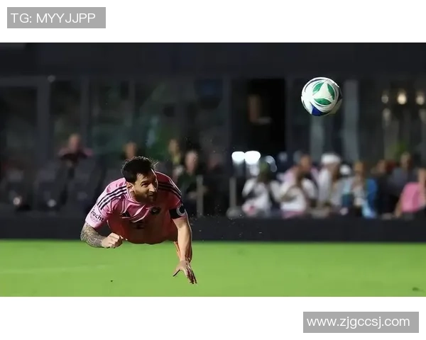 足球明星亲自示范教训儿子踢球技巧视频引发网友热议与感动