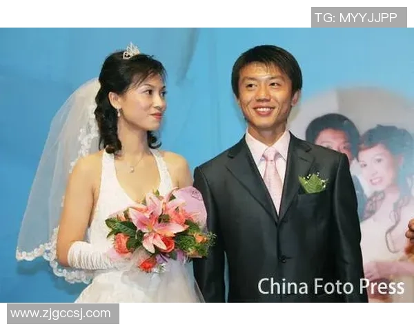 足球明星黄勇的职业生涯与成就全景回顾与分析